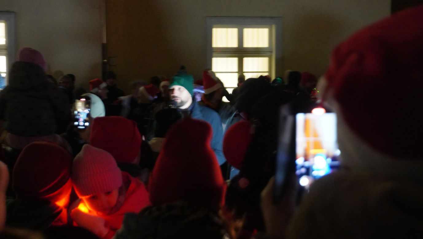 Święta w Olsztynie odpalone! Na Starym Mieście rozbłysła piękna choinka [ZDJĘCIA]