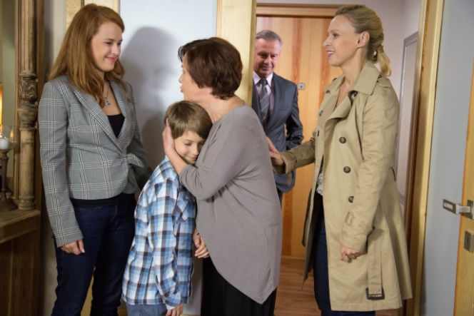 Klan. Krystyna (Agnieszka Kotulanka), Paweł (Tomasz Stockinger), Ola (Kaja Paschalska), Pawełek (Julian Peciak), Agnieszka (Paulina Holtz)