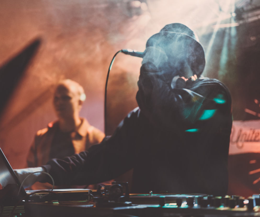 DJ