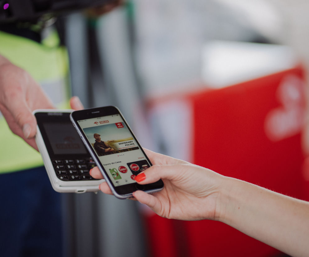 Udogodnienia na stacjach ORLEN. Tankujesz? Płać mobilnie! 