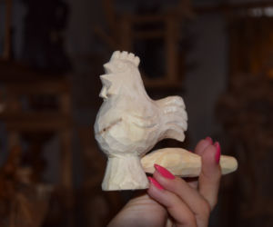  Trześń. Piękne zabawki z drewna struga Pan Jan  