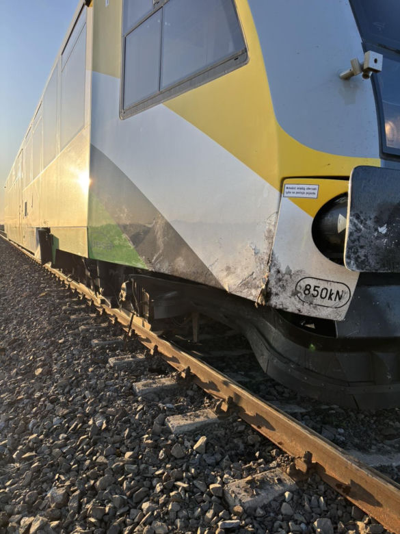 Tragiczne zderzenie osobówki z szynobusem na Mazowszu. Nie żyje 59-letni mężczyzna