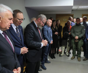 Europoseł Grzegorz Braun (C) na sali Sądu Rejonowego dla Warszawy-Pragi Południe