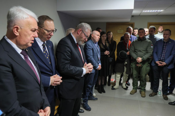 Europoseł Grzegorz Braun (C) na sali Sądu Rejonowego dla Warszawy-Pragi Południe