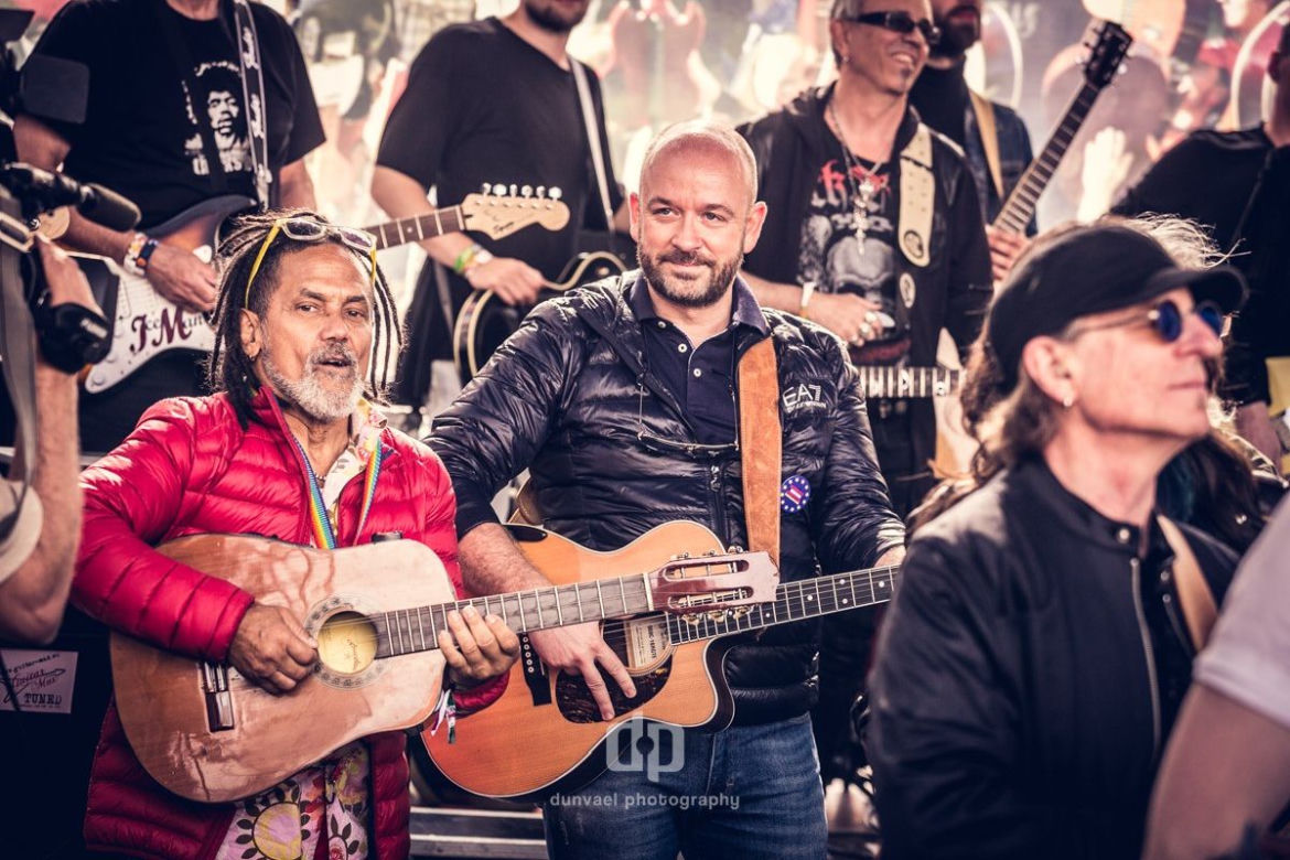 Gitarowy Rekord Guinnessa Online. Transmisja na żywo, relacja live, transmisja online, liczba gitarzystów. Czy padł rekord? 