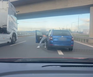Bił kobietę na autostradzie, bo jechała zgodnie z przepisami! Wszystko nagrała jej 8-letnia córka