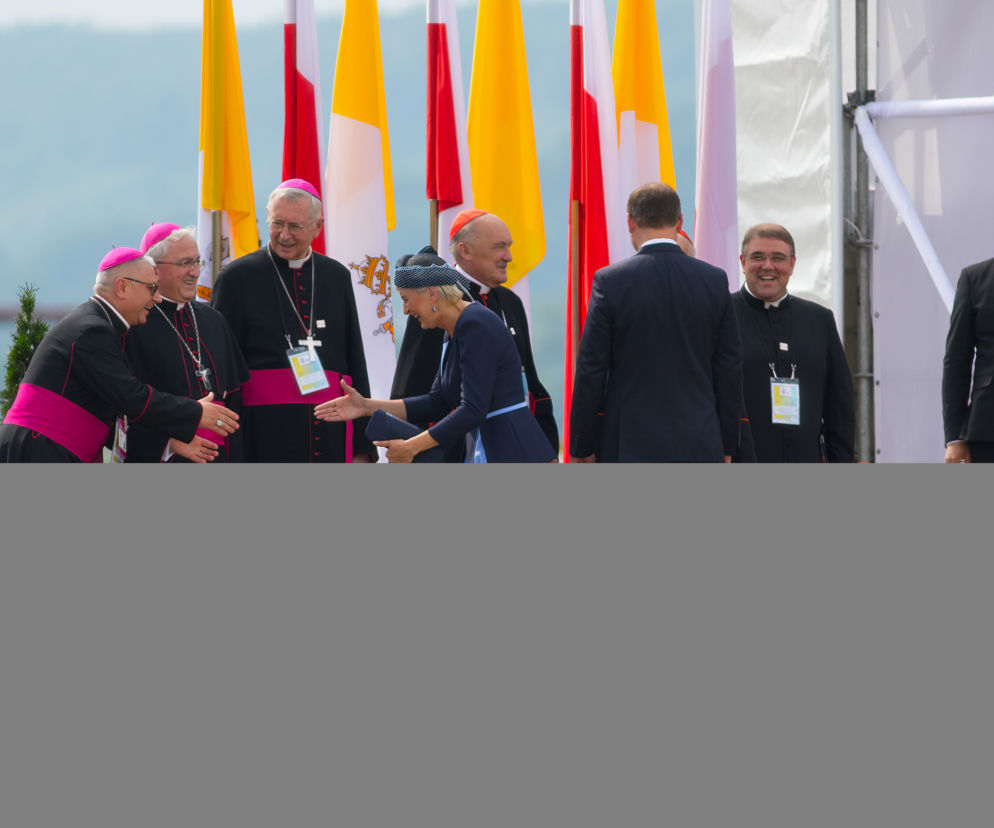 PIERWSZA DAMA ZACHWYCIŁA KARDYNAŁÓW.