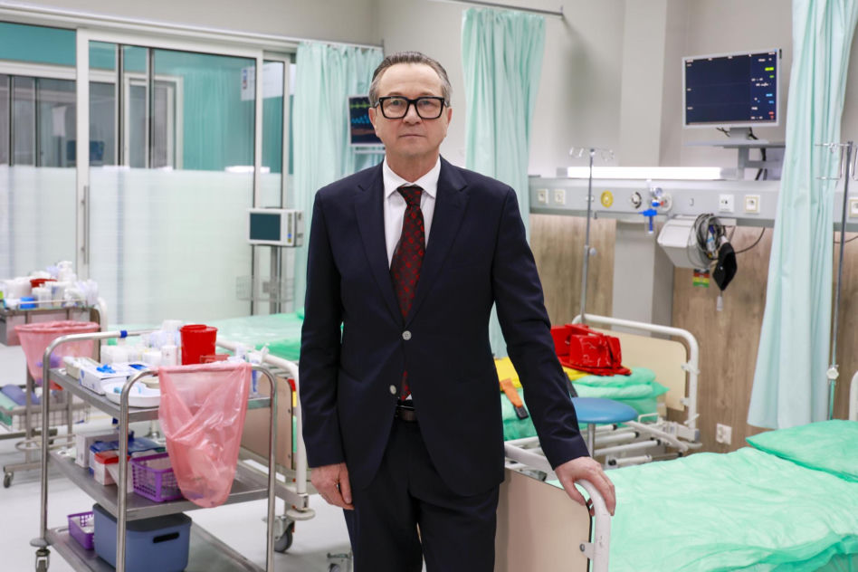 Piotr Cyrwus kiedyś i dziś. Tak przez lata zmieniał się aktor znany z roli Ryśka w "Klanie"