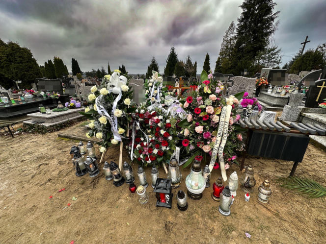 Dwa gołębie na grobie zamordowanych przez córkę rodziców. Ten znak poruszył Ostródę