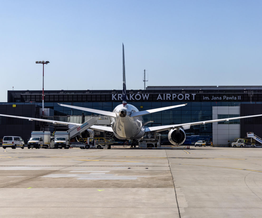 Kraków. Lotnisko sparaliżowane przez mgłę. Loty przekierowane i odwołane