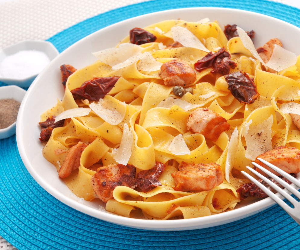 fettuccini-z-szuszonymi-pomidorami.jpg