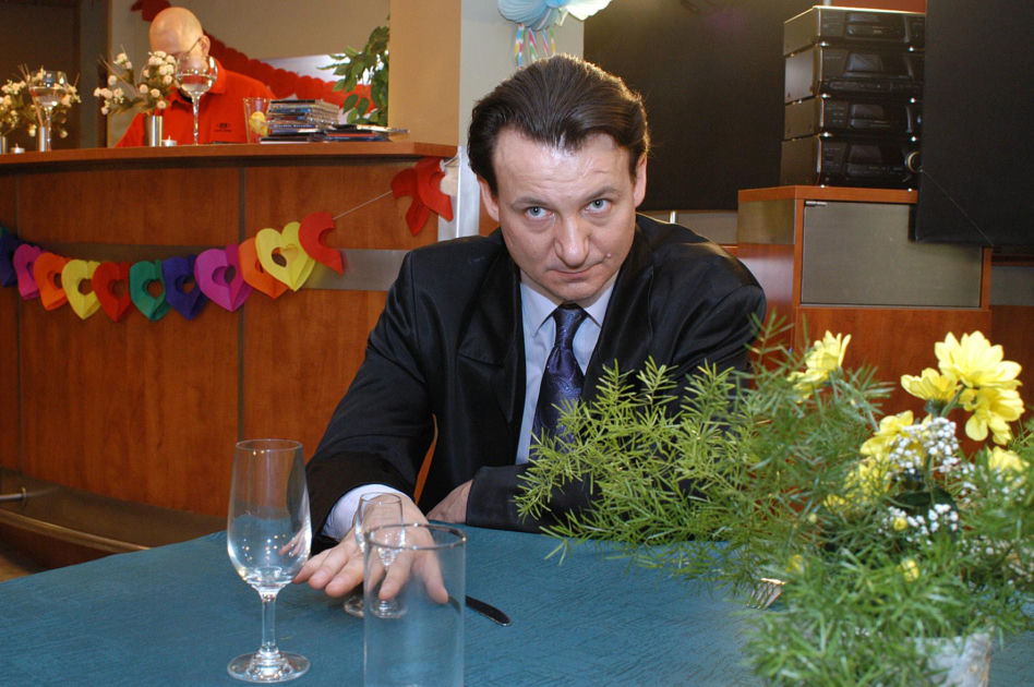 Robert Więckiewicz zaczynał w technikum budowlanym. Tak wyglądała jego niezwykła metamorfoza