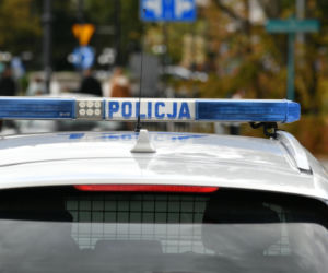 Napad na taksówkarza w Białymstoku. Grozili nożem i zniszczyli auto