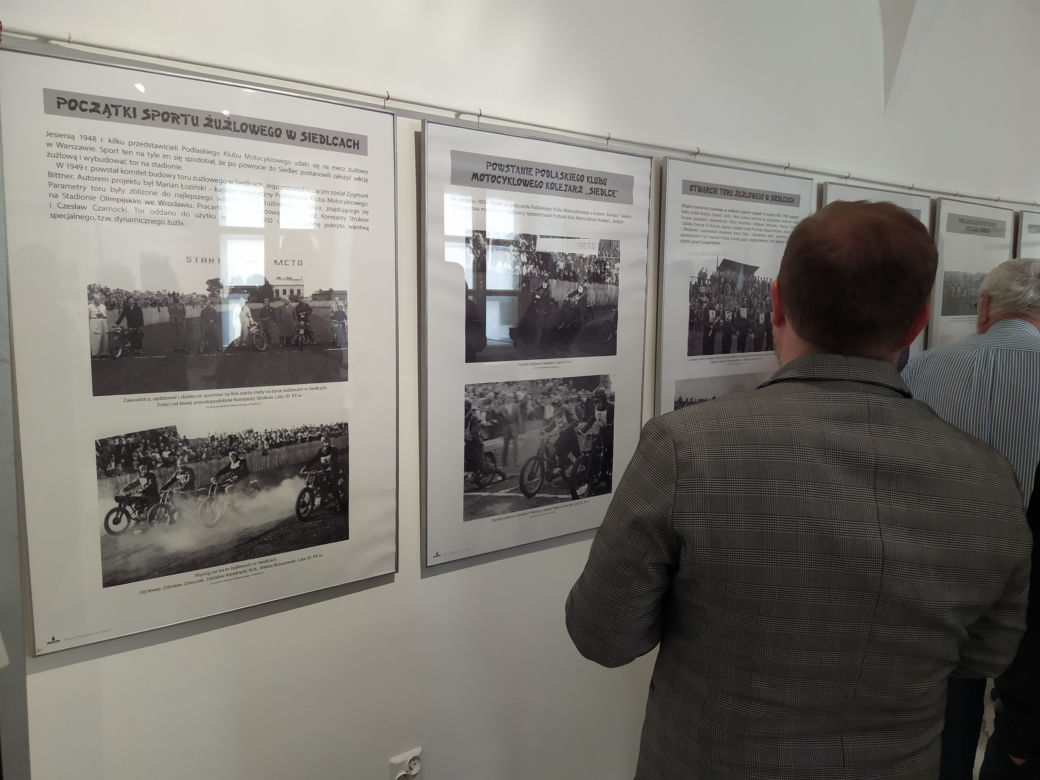 Fotorelacja z wernisażu wystawy "Historia żużla. Czarny sport w Siedlcach"