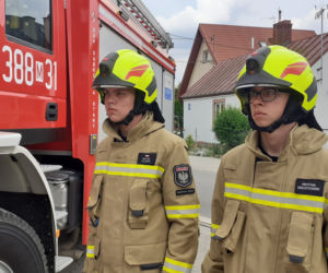 Dąbrówka Stany, gmina Skórzec: nowym wozem strażackim, po nowej drodze, do nowej szkoły