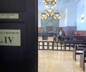 Sąd Apelacyjny w Białymstoku. Adrian R. (19 l.) dźgał taksówkarza śrubokrętem. Grozi mu 25 lat więzienia