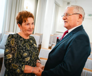 Złoty Gody par małżeńskich w Siedlcach - wręczenie pamiątkowych medali