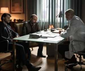 Diagnoza 4 sezon, odc. 10. Jan Artman (Adam Woronowicz), oficer CBŚP (Jakub Bohosiewicz),  prokurator (Mateusz Kościukiewicz)