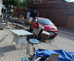 40-latka staranowała samochodem ogródek gastronomiczny. Była pijana