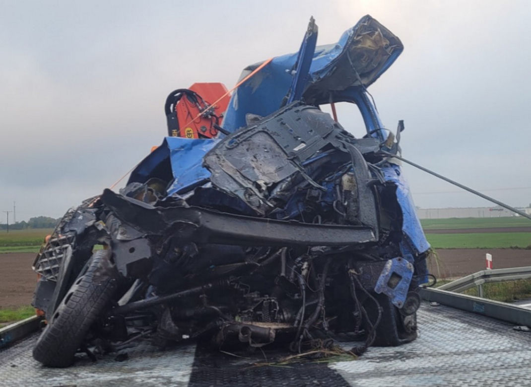 Tragiczny wypadek pod Środą Wielkopolską. Nie żyją dwie osoby po zderzeniu z ciężarówką
