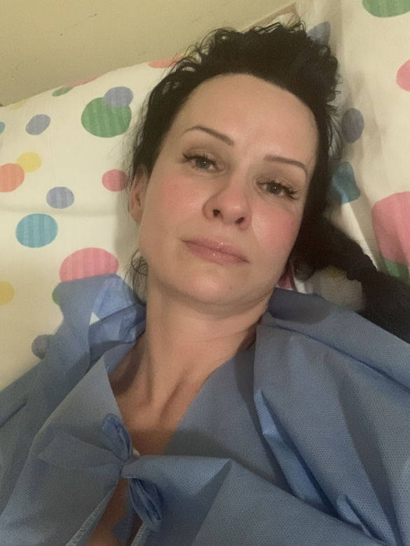 Etna: Gwiazda disco polo złamała nogę, ale się nie poddaje!