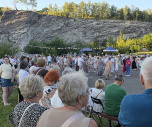 Gorący letni wieczór w Starachowicach! Międzypokoleniowa potańcówka opanowała Szlakowisko [FOTORELACJA]