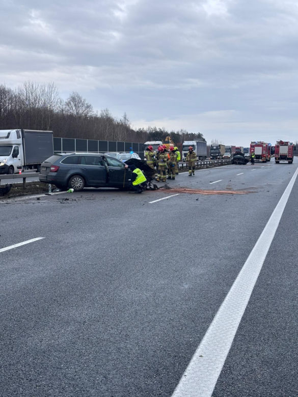 Wypadek na A4 w stronę Tarnowa. Lądował LPR, ogromne korki