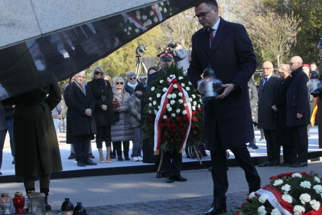 Obchody 16. rocznicy katastrofy smoleńskiej. Powązki