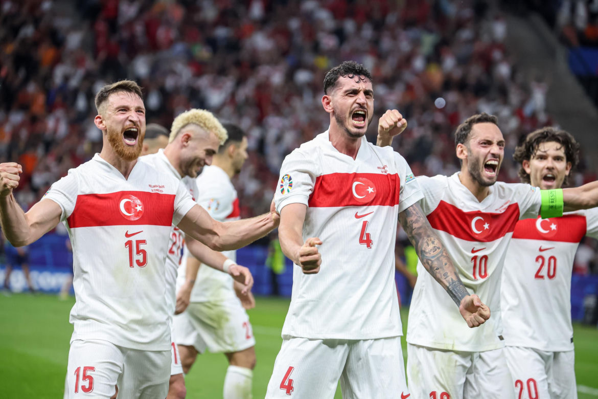 Hakan Calhanoglu (Turcja)