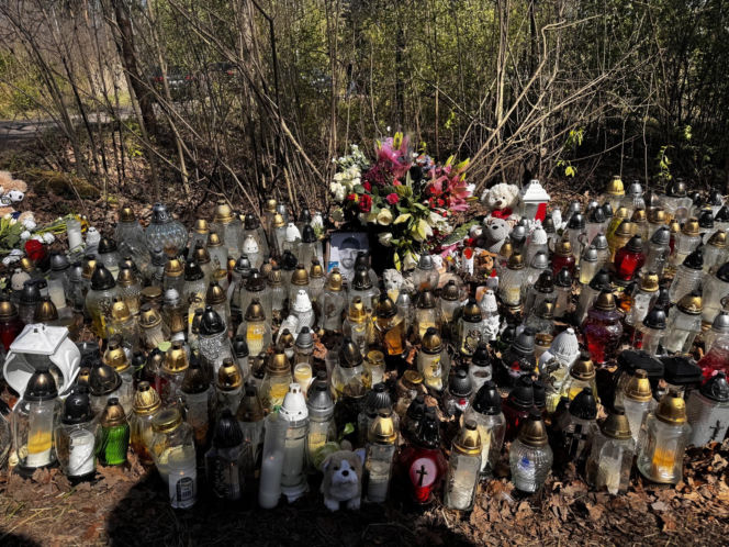 Morze zniczy w miejscu wypadku posła Łukasza Litewki