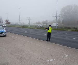 Rozbłyśnij rozsądkiem - załóż odblask - akcja policji w powiecie toruńskim