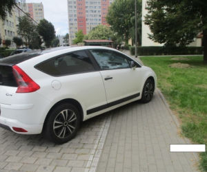 Nie chce im się czy nie potrafią? Tak parkują w Płocku bezmyślni kierowcy [ZDJĘCIA]