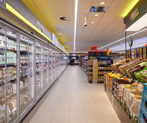 Zarobki w Biedronce poszły w górę. Tyle można zarobić w 2025 roku.