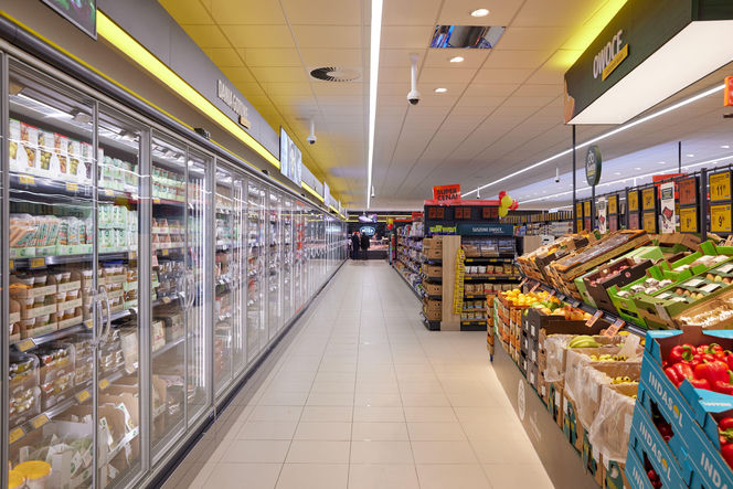 Zarobki w Biedronce poszły w górę. Tyle można zarobić w 2025 roku.