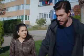 Dziedzictwo, odcinek 923: Sinan ratuje Aynur przed napastnikiem. Czy to naprawi ich relacje?