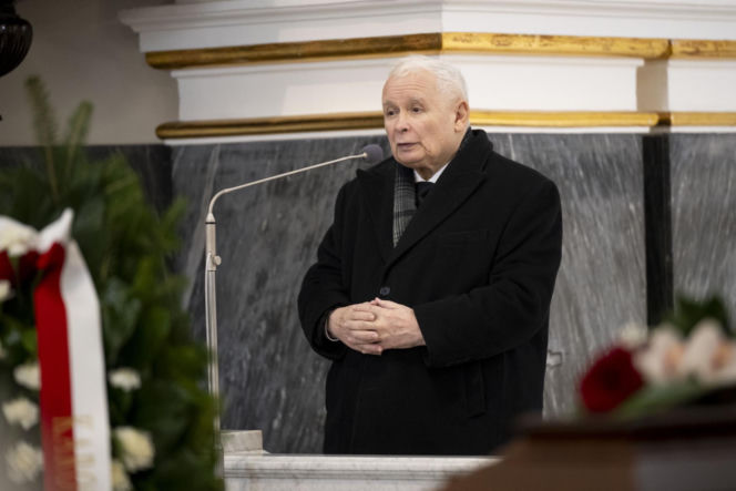 Jarosław Kaczyński na pogrzebie pierwszego naczelnego "Gazety Polskiej"