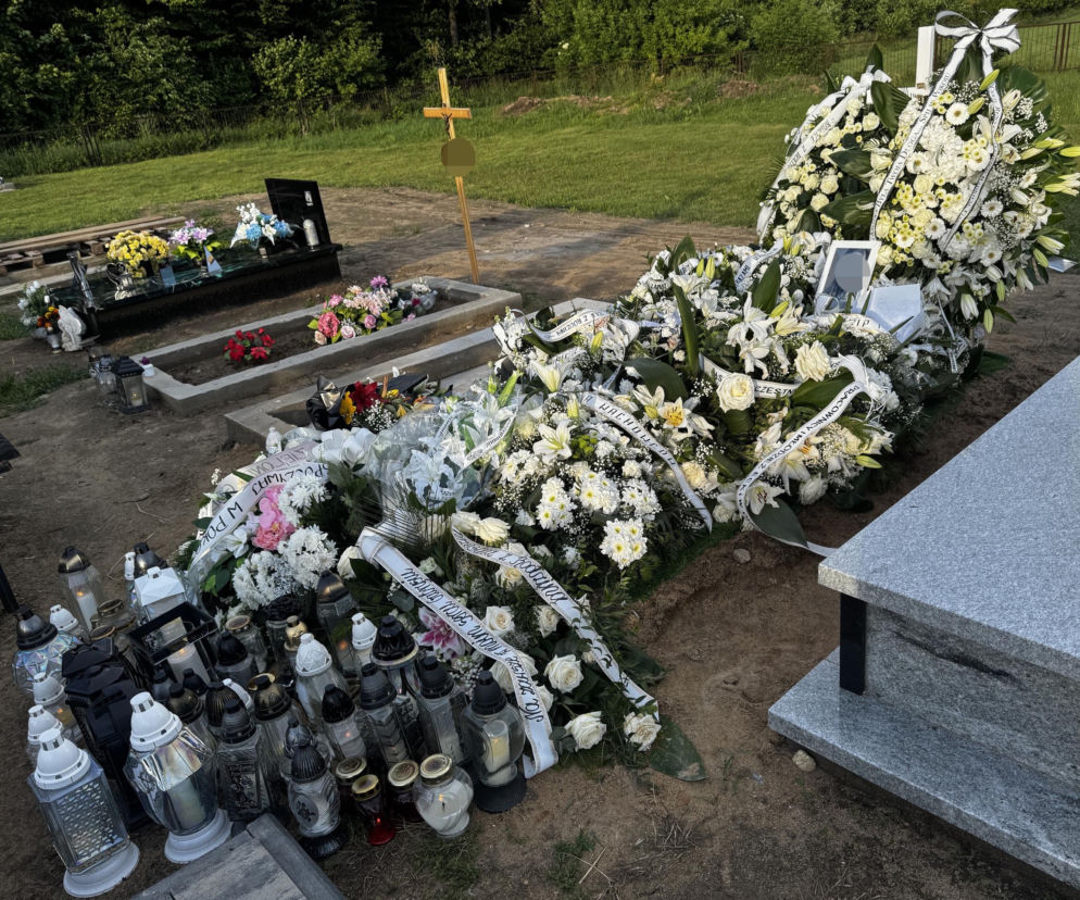 Biała trumna, tłumy ludzi i ulewny deszcz. Pogrzeb 16-letniej Gabrysi