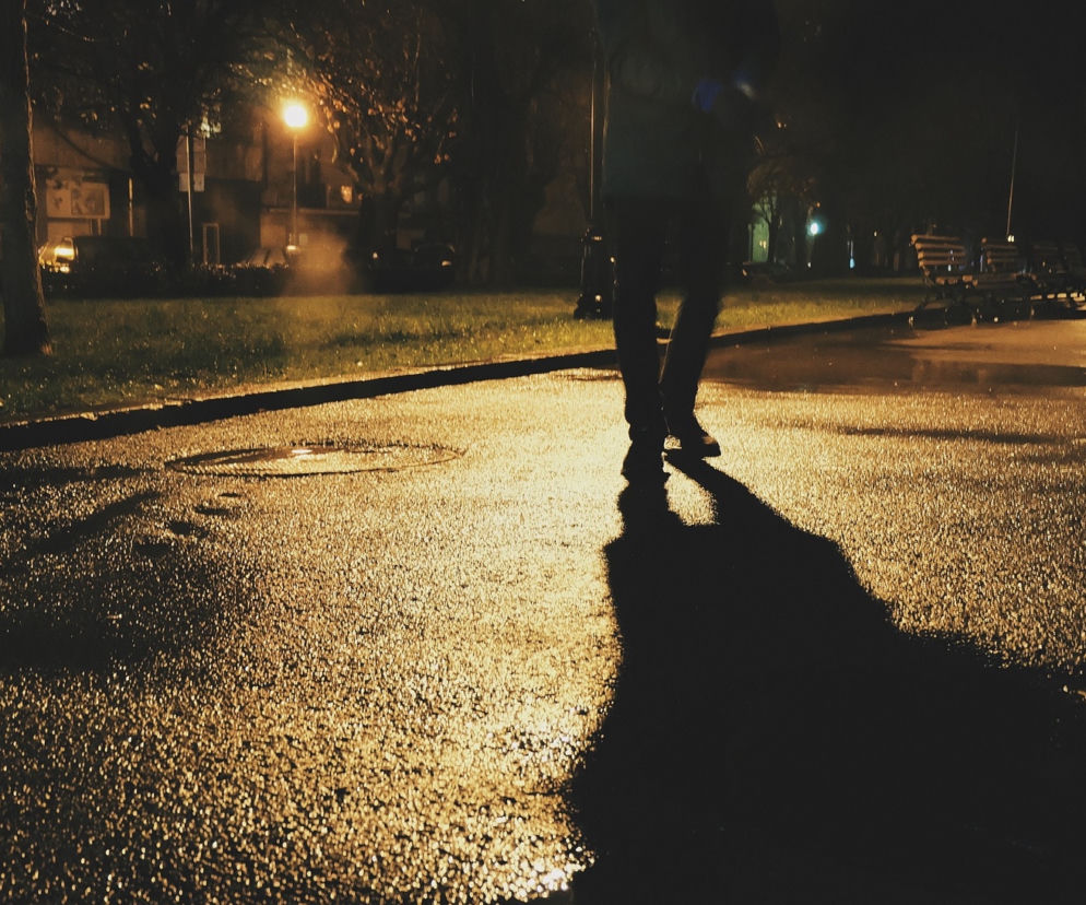 Wracała z Chmielaków. Ktoś napadł i zgwałcił 18-latkę