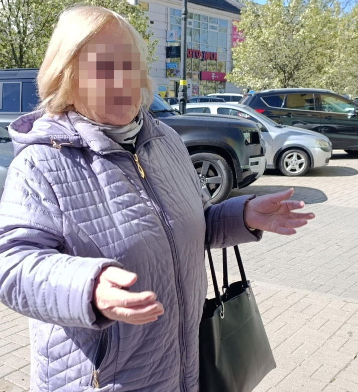 Haniebne malodwidło latami szpeciło bramę. Interwencja dziennikarza "Super Expressu"