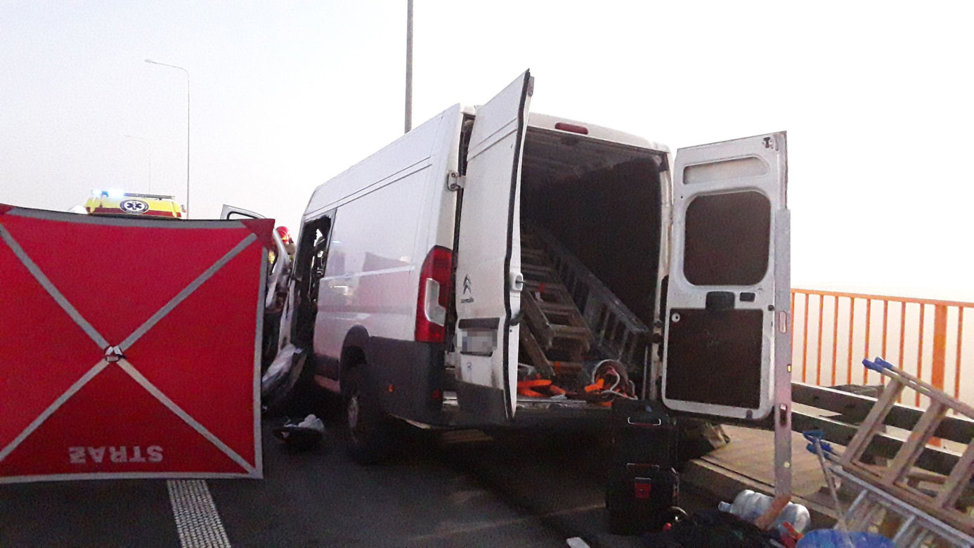Śmiertelny wypadek na A1 pod Łodzią! 43-latek z busa nie żyje, kilka osób rannych [ZDJĘCIA].
