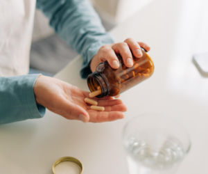 Za dużo witamin może szkodzić zdrowiu. Farmaceutka wymienia niepokojące objawy