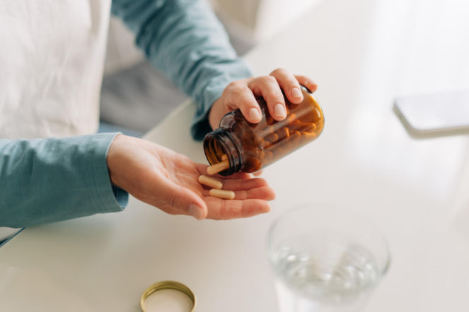 Za dużo witamin może szkodzić zdrowiu. Farmaceutka wymienia niepokojące objawy