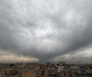 Czarny deszcz spadł w Iranie! Słońce zniknęło