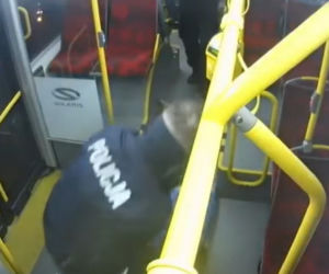 Dramatyczna akcja policji, w autobusie reanimowali mężczyznę