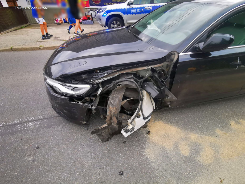 Poronin. 31-latka zjechała na przeciwny pas ruchu i zderzyła się z volkswagenem. Zaskakujący wynik badania trzeźwości