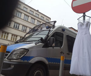 Protest branży ślubnej przed biurem PiS w Katowicach! Domagają się informacji od rządu kiedy będą mogli wrócić do pracy [ZDJĘCIA, WIDEO]