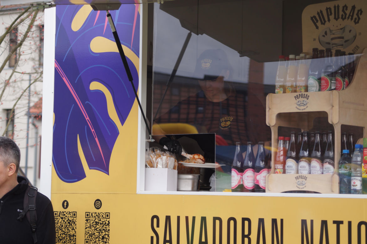 Knajpy na kółkach zaparkowały w Bydgoszczy. Za nami kolejne spotkanie z food truckami [ZDJĘCIA]
