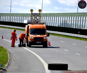 Wypadek na S8. Dostawczak wbił się w ciężarówkę