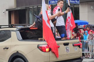 Deszcz ich nie zatrzymał. Te zdjęcia Parady Pułaskiego przejdą do historii