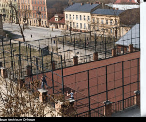 Boisko do koszykówki na dachu YMCA